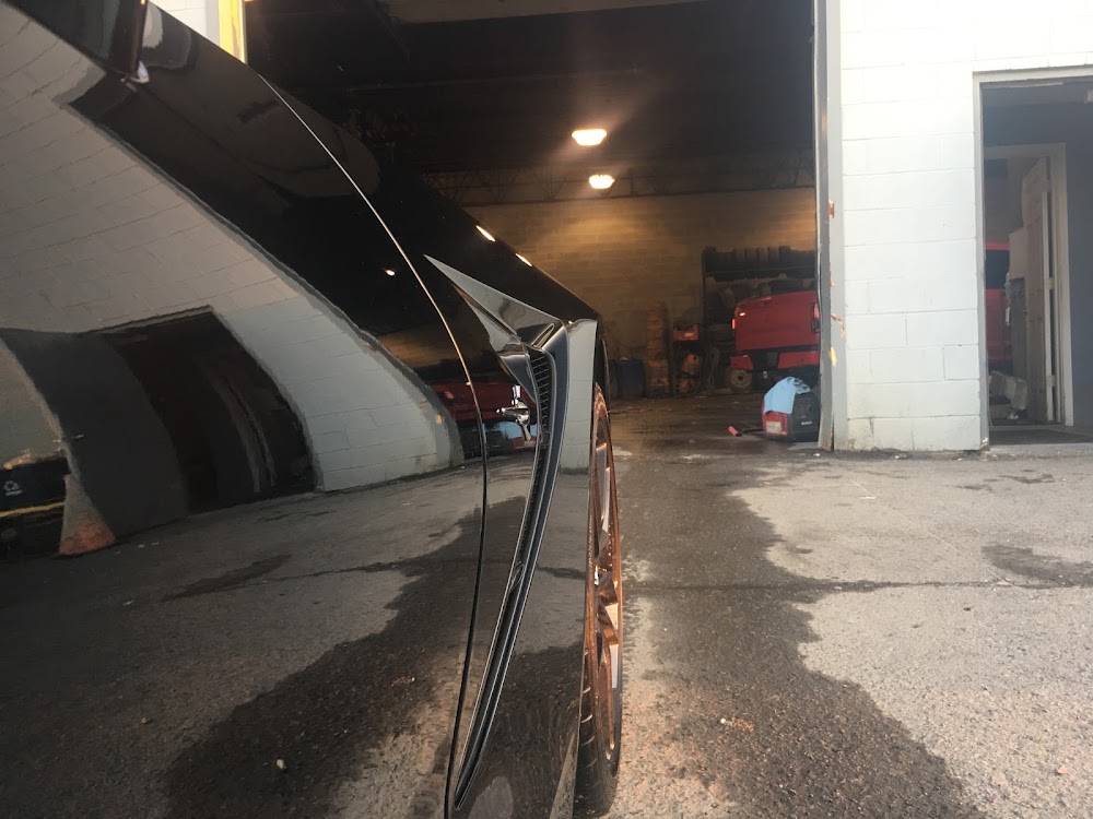 Clean-up Shop Complete Vehicle Reconditioning Centre